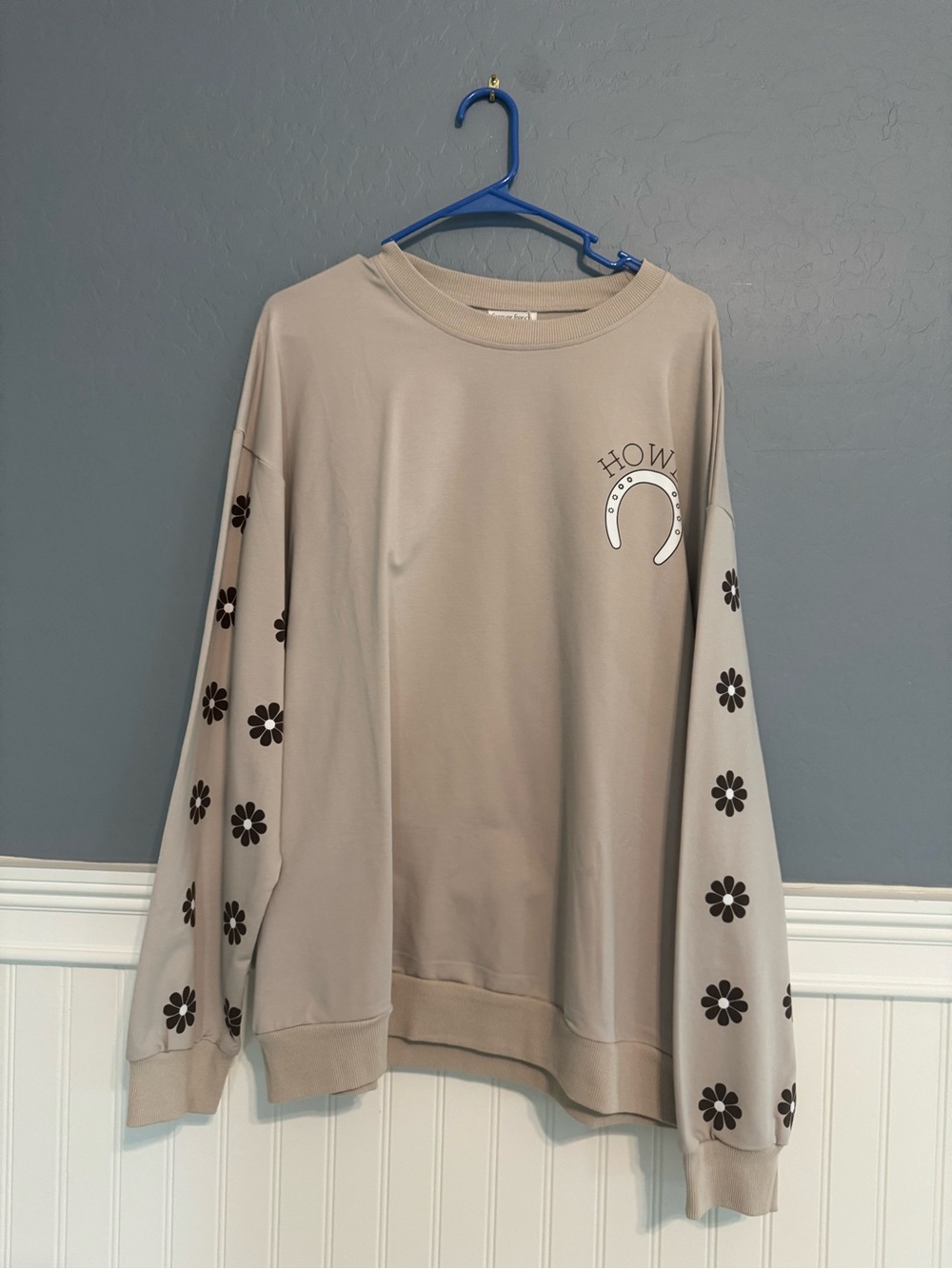 Horseshoe Graphic Crewneck Sweatshirt - Taupe
